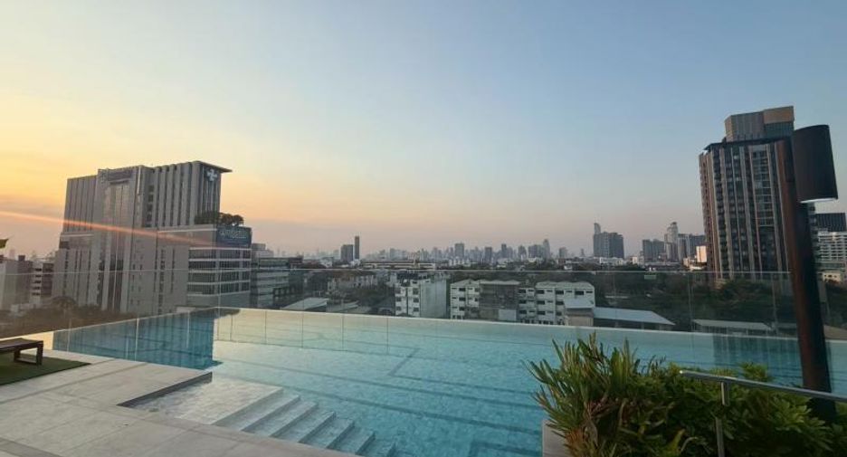 For sale 1 bed condo in Phra Khanong, Bangkok