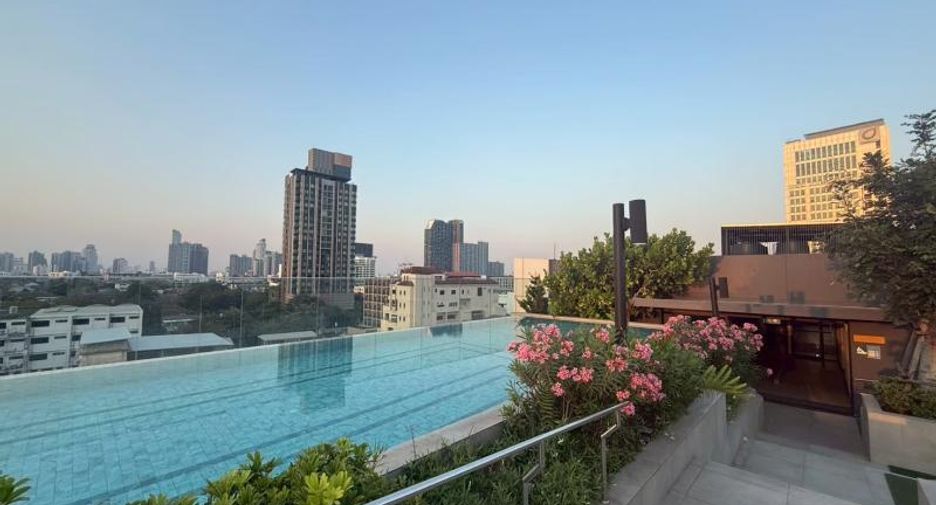 For sale 1 bed condo in Phra Khanong, Bangkok