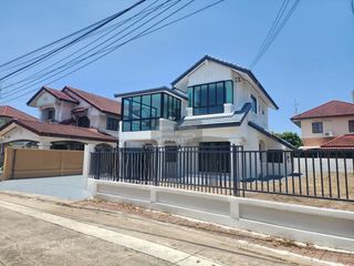 Haus zum Kauf mit 4 Zimmer in Bang Bua Thong, Nonthaburi
