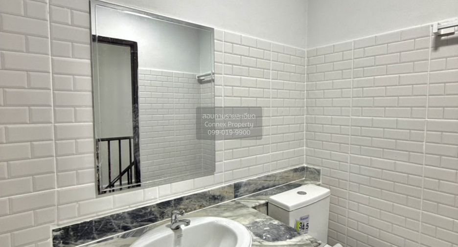 For sale 3 ベッドルーム townhouse in Sai Noi, Nonthaburi