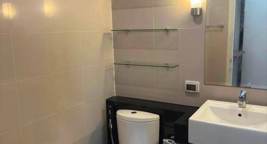 For rent and for sale 1 bed condo in Watthana, Bangkok