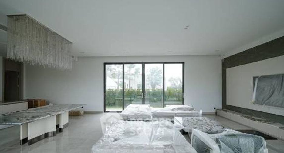 For sale 4 bedrooms villa in Huay Yai, Pattaya