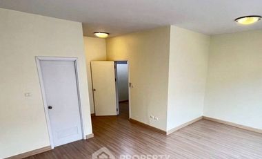 Reihenhaus zum Kauf mit 5 Zimmer in Saphan Sung, Bangkok