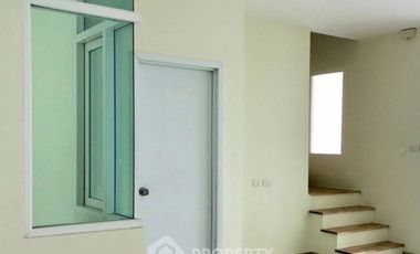 Reihenhaus zum Kauf mit 5 Zimmer in Saphan Sung, Bangkok