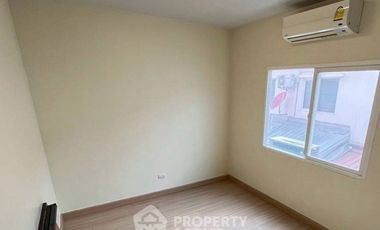 Reihenhaus zum Kauf mit 5 Zimmer in Saphan Sung, Bangkok