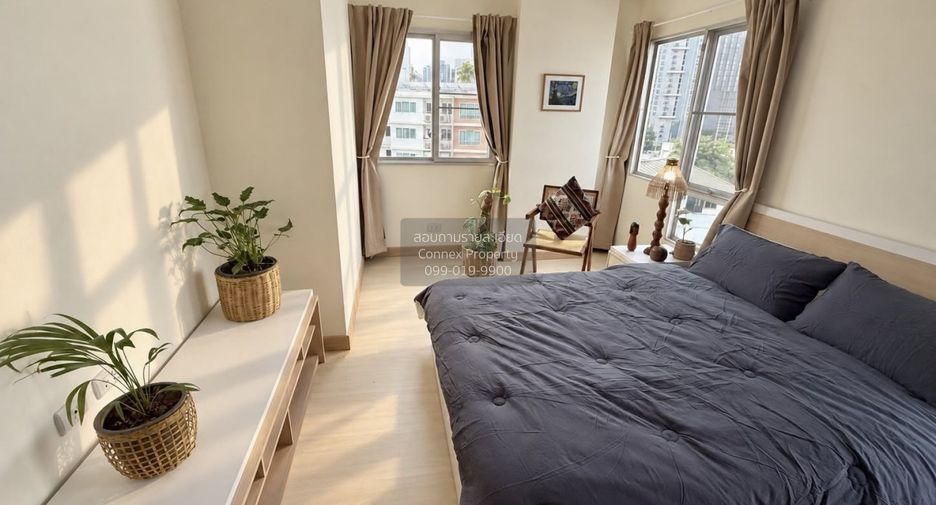 For rent 2 bedrooms condo in Phra Khanong, Bangkok
