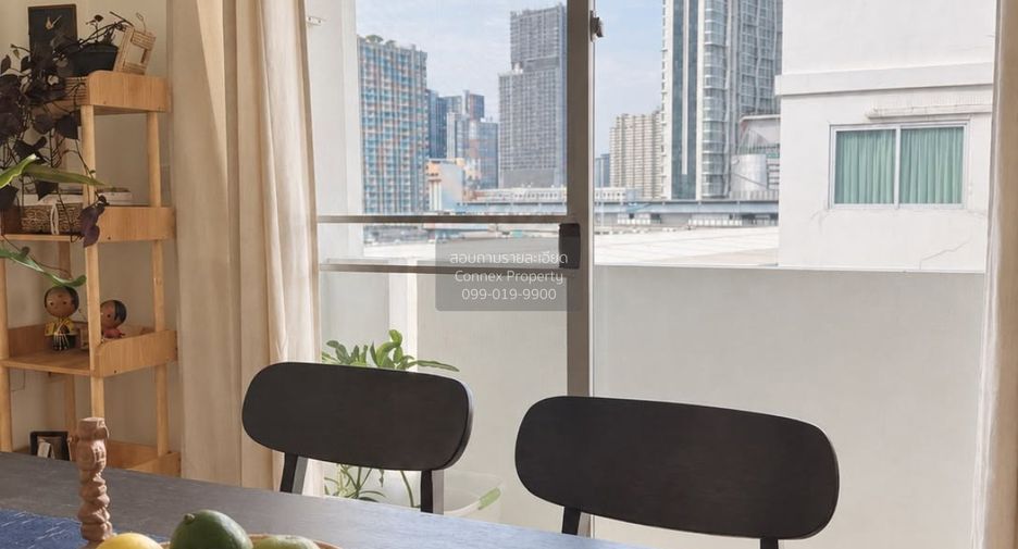 For rent 2 bedrooms condo in Phra Khanong, Bangkok