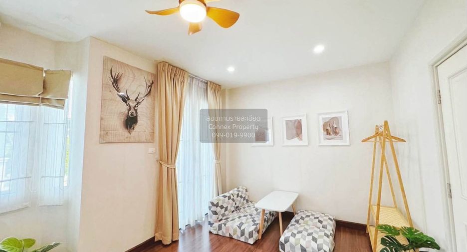 For rent 3 bedrooms townhouse in Phra Khanong, Bangkok