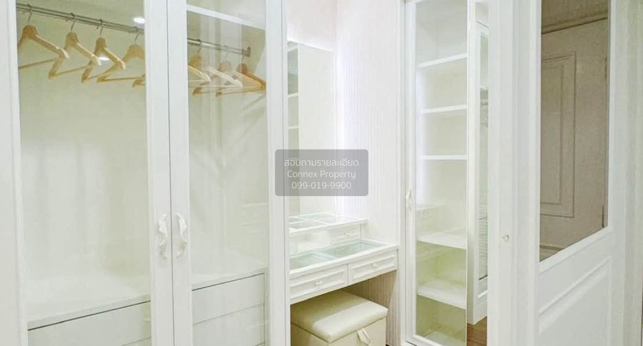 For rent 3 bedrooms townhouse in Phra Khanong, Bangkok