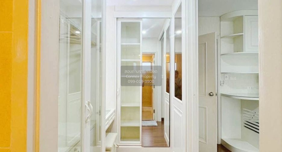 For rent 3 bedrooms townhouse in Phra Khanong, Bangkok
