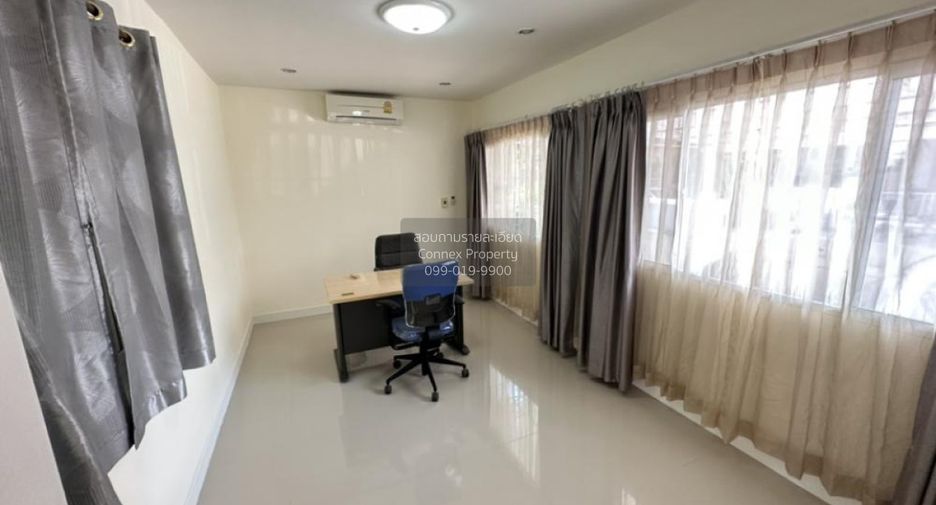 Haus zur Miete mit 4 Zimmer in Lat Krabang, Bangkok