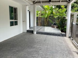 Casa en alquiler de 3 habitaciones en Prawet, Bangkok