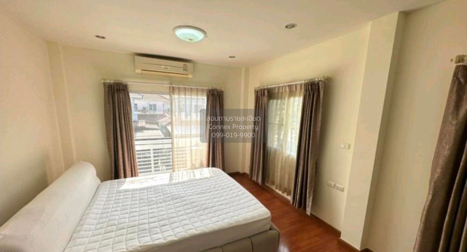 Haus zur Miete mit 4 Zimmer in Lat Krabang, Bangkok