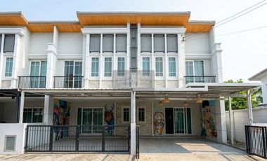 À louer 4 chambres maison de ville à Bang Phli, Samut Prakan
