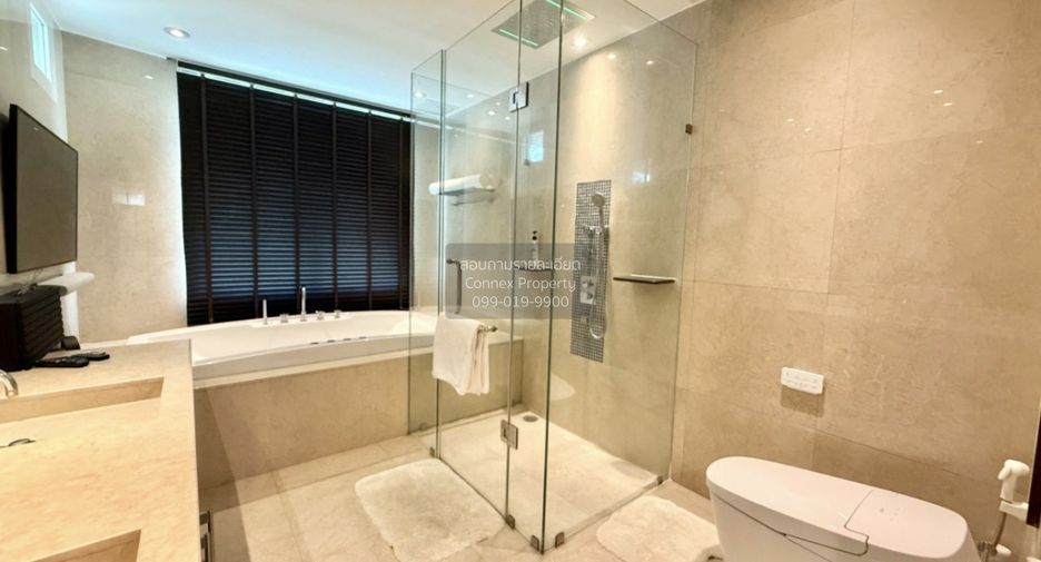 For rent 4 bedrooms condo in Pathum Wan, Bangkok