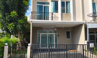 À louer 3 chambres maison de ville à Don Mueang, Bangkok