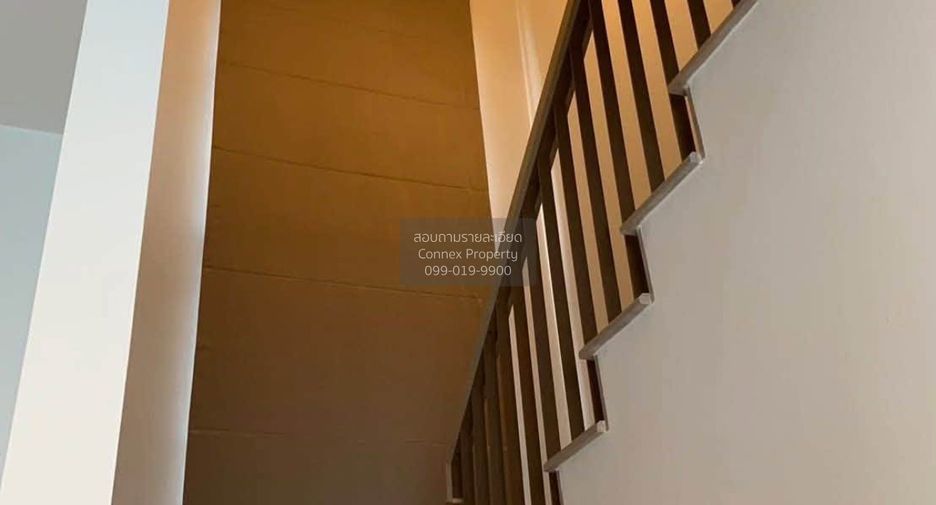 Casa en alquiler de 4 habitaciones en Bang Kapi, Bangkok