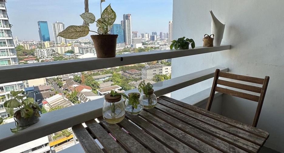 For rent 2 bedrooms condo in Watthana, Bangkok