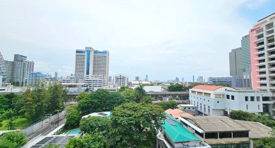 For rent 3 bedrooms condo in Sathon, Bangkok