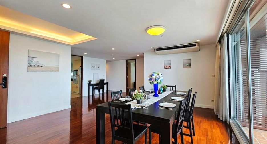 For rent 3 bedrooms condo in Sathon, Bangkok