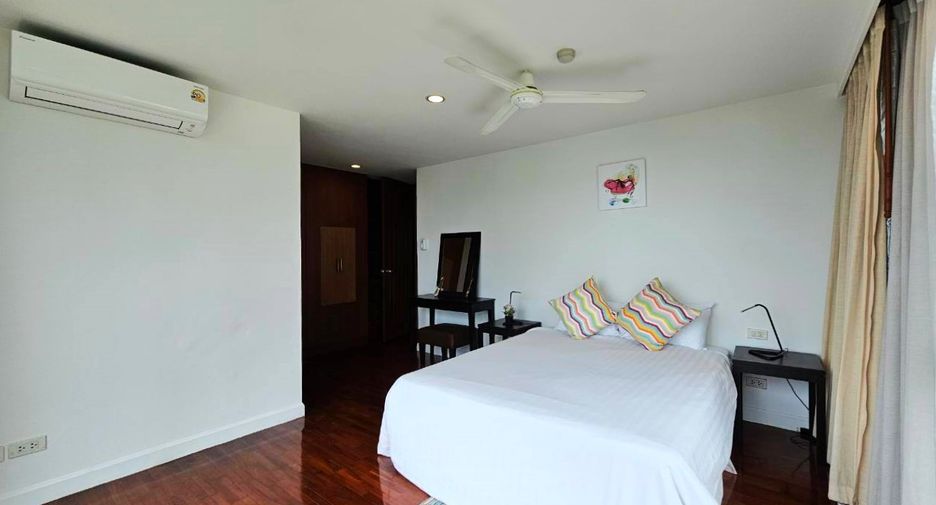 For rent 3 bedrooms condo in Sathon, Bangkok