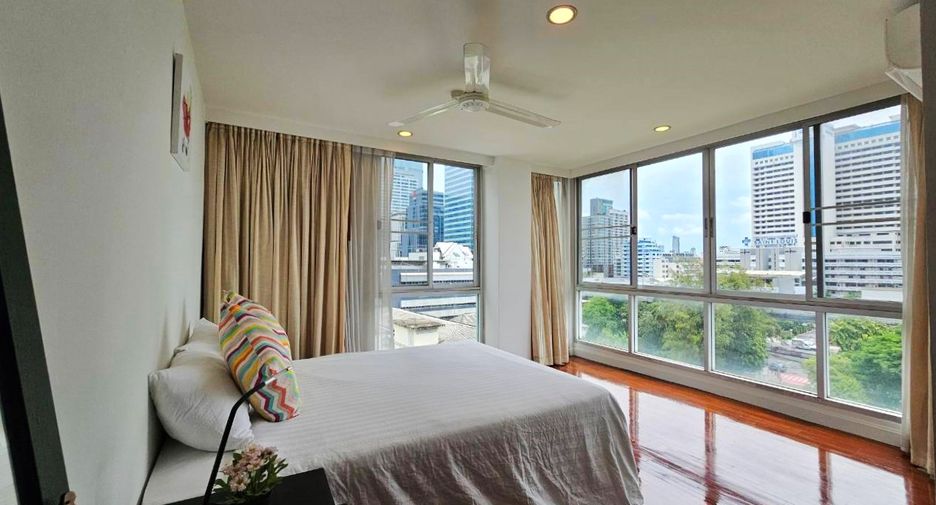 For rent 3 bedrooms condo in Sathon, Bangkok