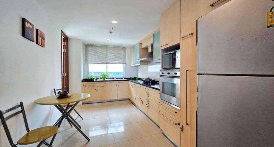 For rent 3 bedrooms condo in Sathon, Bangkok