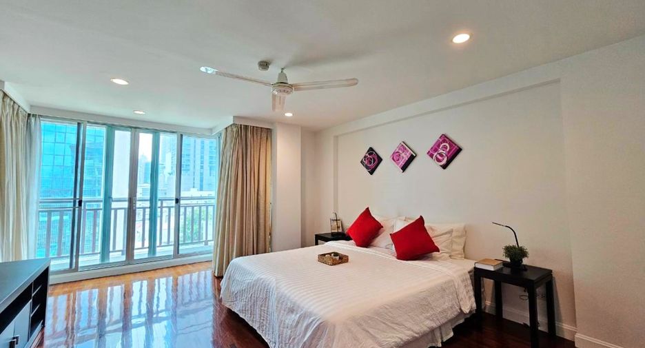 For rent 3 bedrooms condo in Sathon, Bangkok
