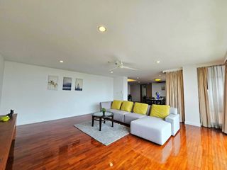 For rent 3 bedrooms condo in Sathon, Bangkok