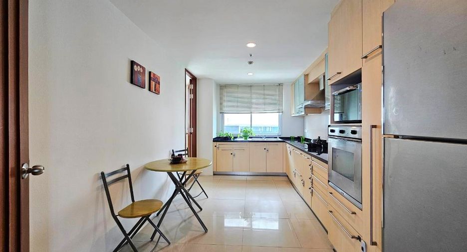 For rent 3 bedrooms condo in Sathon, Bangkok
