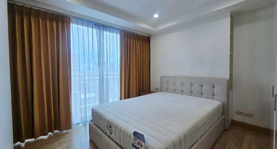 For rent 2 bedrooms condo in Pathum Wan, Bangkok