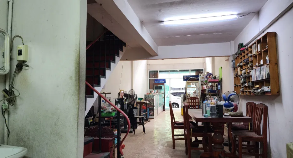 À vendre 4 chambres maison de ville à Sam Phran, Nakhon Pathom