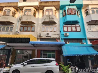 À vendre 4 chambres maison de ville à Sam Phran, Nakhon Pathom