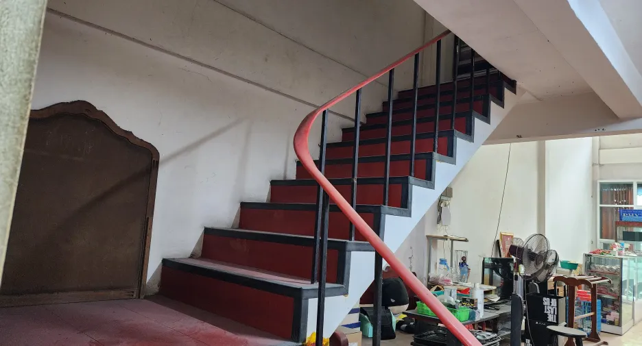 À vendre 4 chambres maison de ville à Sam Phran, Nakhon Pathom