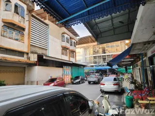 À vendre 4 chambres maison de ville à Sam Phran, Nakhon Pathom