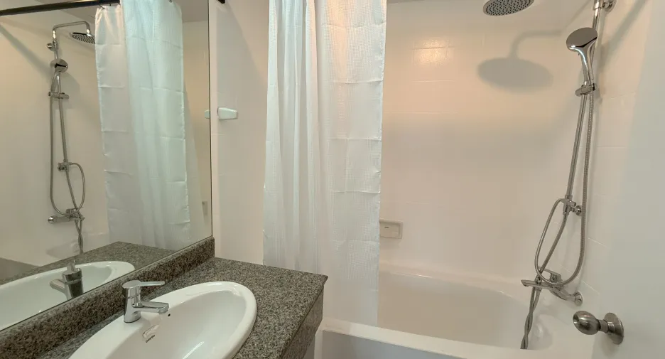 Wohnung zur Miete mit Studio in Khlong Toei, Bangkok