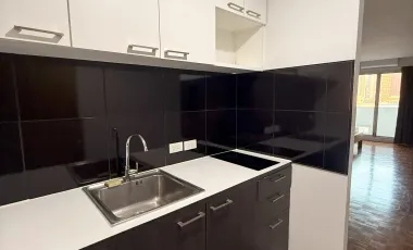 Wohnung zur Miete mit Studio in Khlong Toei, Bangkok