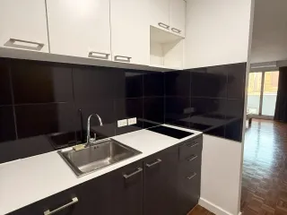 Wohnung zur Miete mit Studio in Khlong Toei, Bangkok