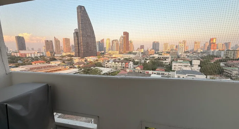 Wohnung zur Miete mit Studio in Khlong Toei, Bangkok
