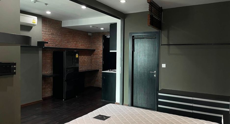 For rent 1 bed condo in Bang Rak, Bangkok