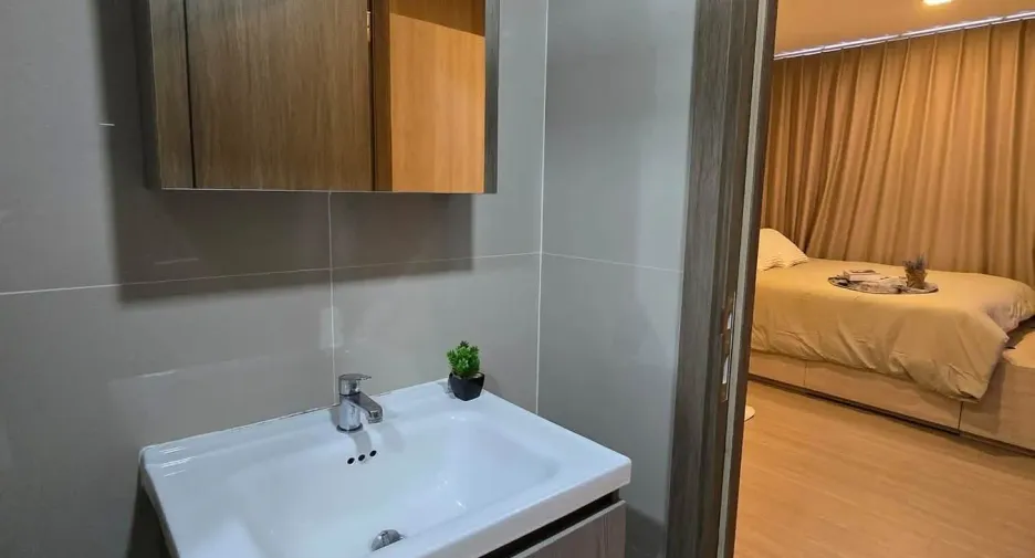 For rent 1 bed condo in Phaya Thai, Bangkok