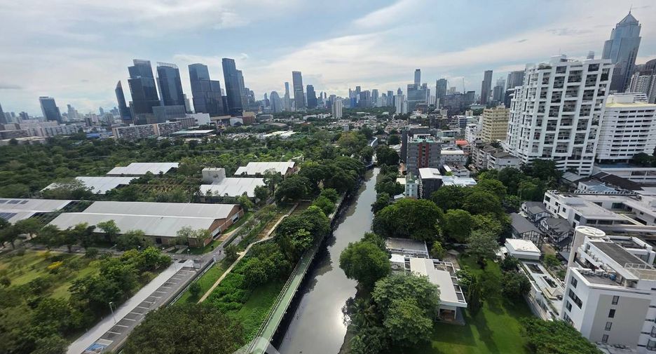 For sale 2 bedrooms condo in Khlong Toei, Bangkok