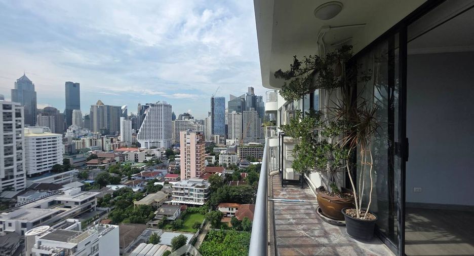 For sale 2 bedrooms condo in Khlong Toei, Bangkok