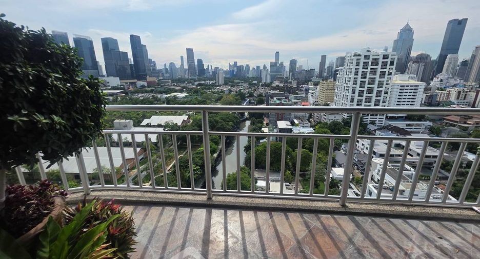 For sale 2 bedrooms condo in Khlong Toei, Bangkok