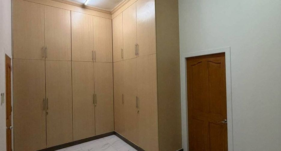 For sale 4 bedrooms villa in Bang Lamung, Chonburi