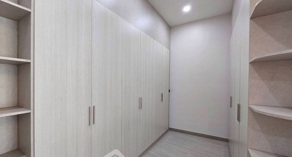 For sale 4 bedrooms villa in Bang Lamung, Chonburi