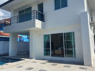 For rent and for sale 6 bedrooms villa in Bang Lamung, Chonburi