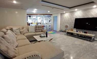 For sale 3 bedrooms condo in Khlong Toei, Bangkok