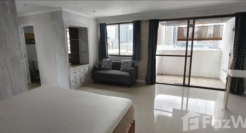 For rent 2 bedrooms condo in Watthana, Bangkok