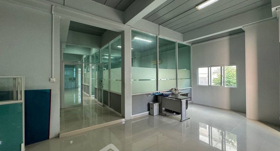 For rent and for sale 10 bedrooms townhouse in Ban Bueng, Chonburi